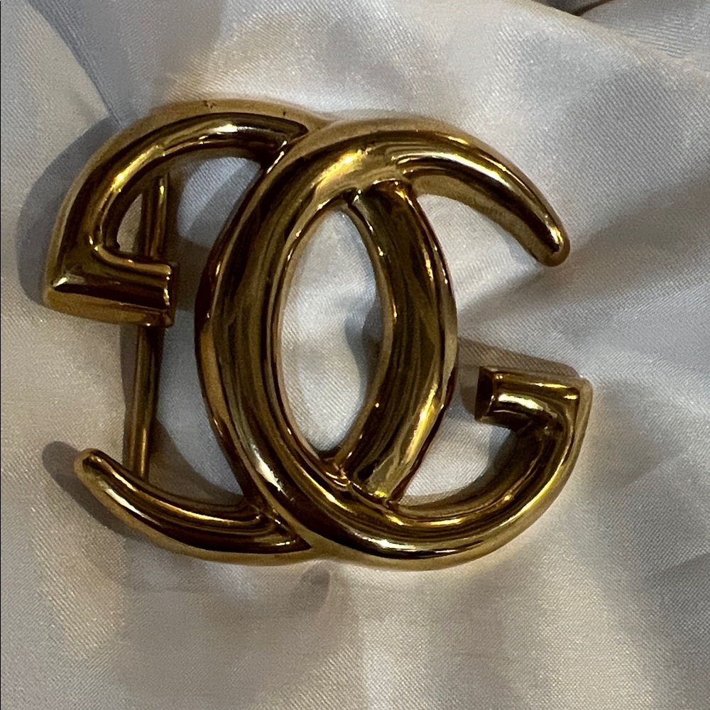 GUCCI Vintage metal GG monogram belt buckle